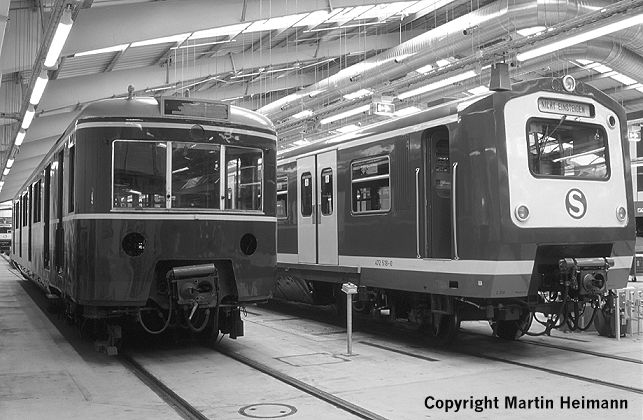 „Alt und gemütlich“ neben „schnittig und modern“: Triebkopf 471 482 neben dem modernisierten Triebzug 472 218 in der neuen Fahrzeughalle Ohlsdorf.