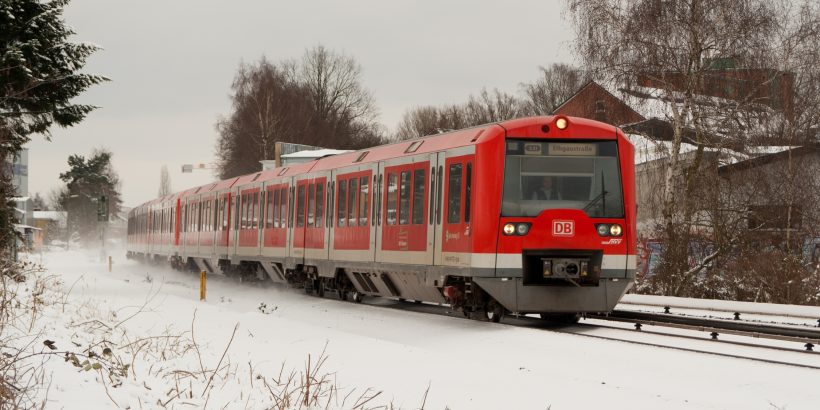 Ein Zug der BR 474 im winterlichen Stellingen